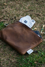 Load image into Gallery viewer, Leather pouch - brown
