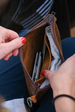 Load image into Gallery viewer, Leather pouch - brown
